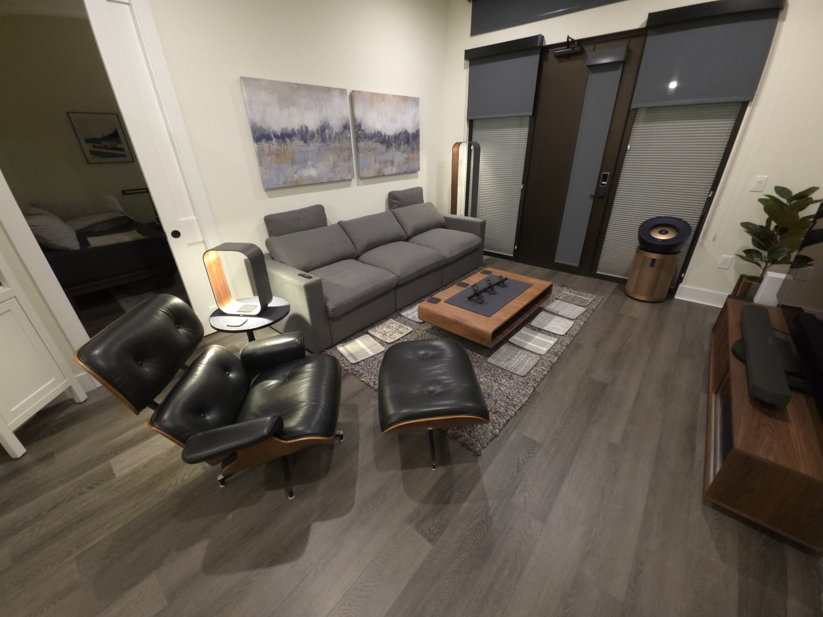 Old Minimalist Living Room