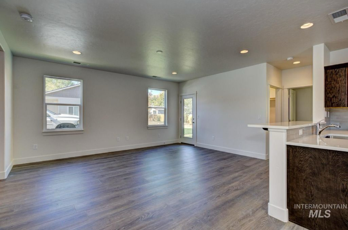 Old Biophilic Living Room