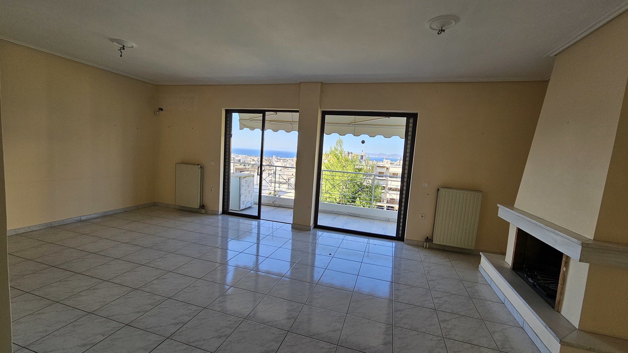 Old Minimalist Living Room