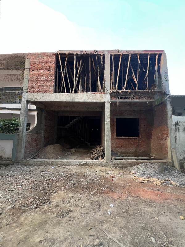 Old Mid-Century Modern House Exterior