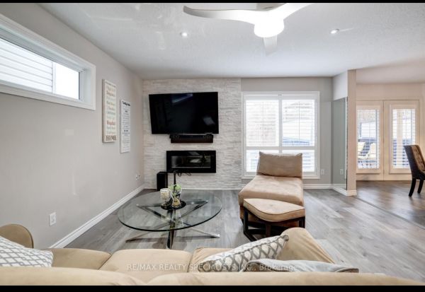 Old Minimalist Living Room