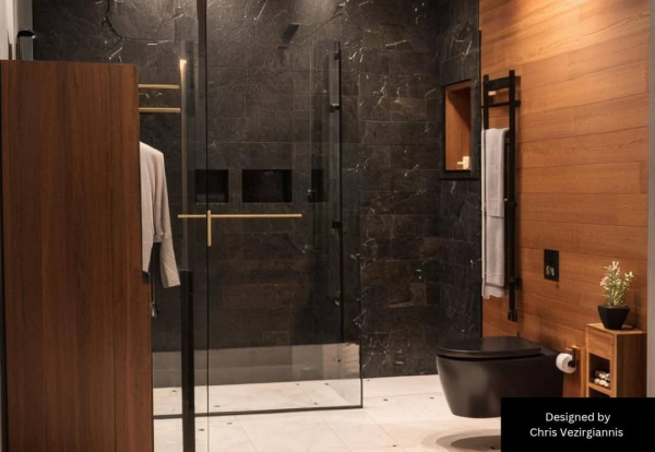 Old Coastal Bathroom